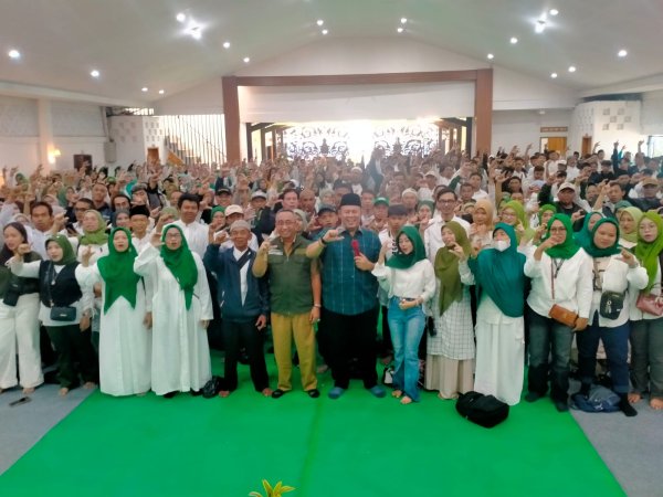Reses di Cileuny, Cucun Minta Bantuan Masyarakat Awasi Program Pemerintah
