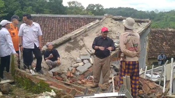 Bupati Sebut Area Pergerakan Tanah Bantargadung Sukabumi Tidak Bisa Dihuni Lagi