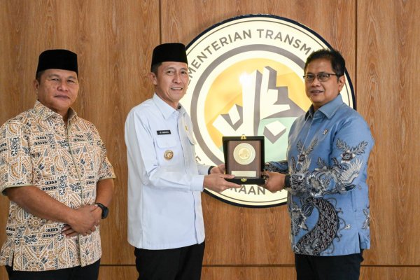 Kembangkan Ekonomi Bolsel, Wamen Viva Yoga Dukung Kawasan Transmigrasi Timur Tengah Ideal