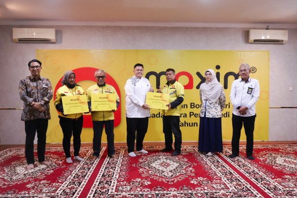 Maxim Serahkan Bonus Hari Raya kepada 50 Ribu Mitra Pengemudi di 100 Kota
