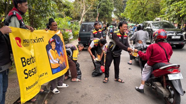 Maxim Perkuat Kepedulian pada Mitra Pengemudi Lewat Program Berbagi Ramadan