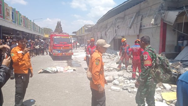 Plafon Pasar Sehat Soreang Ambruk, 1 Tewas dan 3 Luka Berat