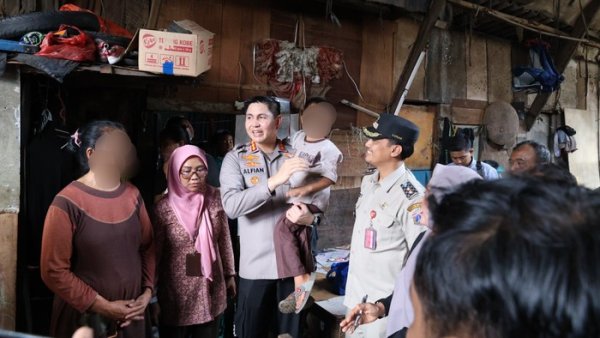 Viral Bocah 4 Tahun Memulung, Kisahnya Berakhir di Pelukan Ibu