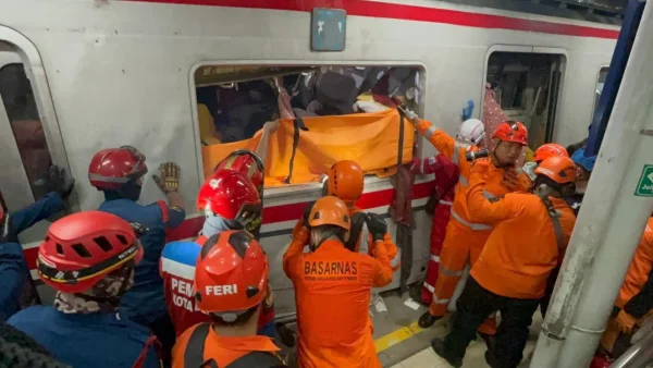 KAI: 6 Penumpang KRL Tewas, 80 Luka dalam Tabrakan di Bekasi