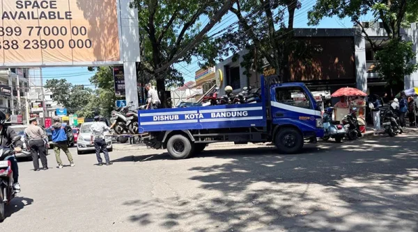 Pemkot Bandung Sikat Parkir Liar