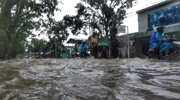 Sejumlah Titik Banjir di Baleendah dan Dayeuhkolot Terendam