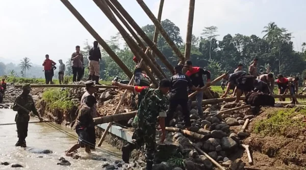 Jembatan Darurat Dibangun, Upaya Memulihkan Terputusnya Akses Desa Bojongsari Sukabumi
