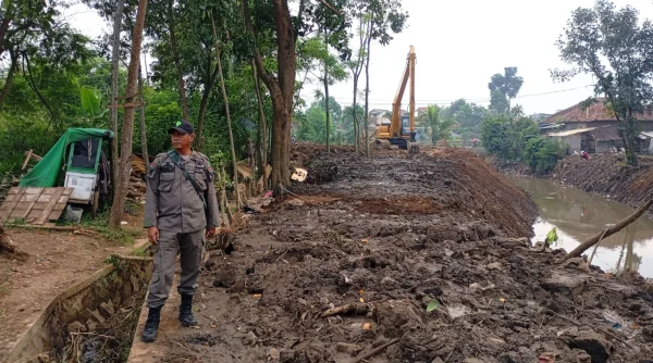 Atasi Banjir di Solokanjeruk, Pengerjaan Normalisasi Sungai Cisunggalah Terus Dikebut