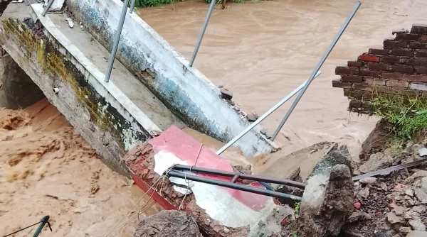 Jembatan Banjaran Kotaâ€“Ciapus Ambruk, Akses Warga Terputus