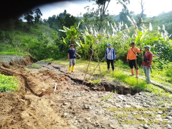 Pergerakan Tanah Putus Jalan di Jampangtengah Sukabumi