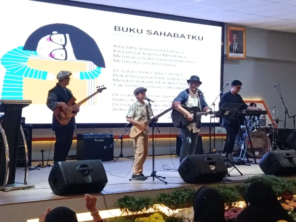 Ferry Curtis Meliterasi dengan Hipnosis Musik Balada