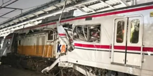 Kereta Api Argo Bromo Anggrek Tabrak KRL di Bekasi Timur, Jalur Terganggu