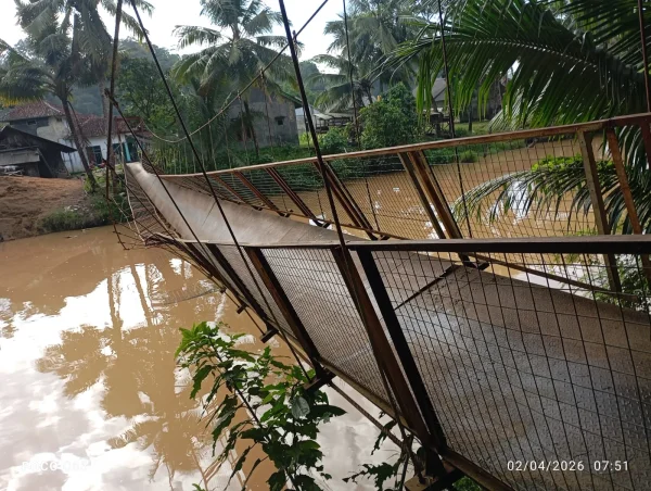 Kondisi Lima Orang yang Jatuh Akibat Seling Jembatan Putus di Sukabumi