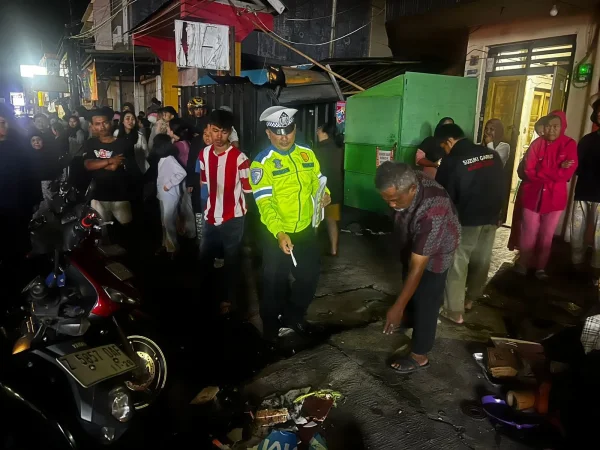 Mobil Tabrak Warung Nasi Goreng di Garut, 1 Orang Tewas