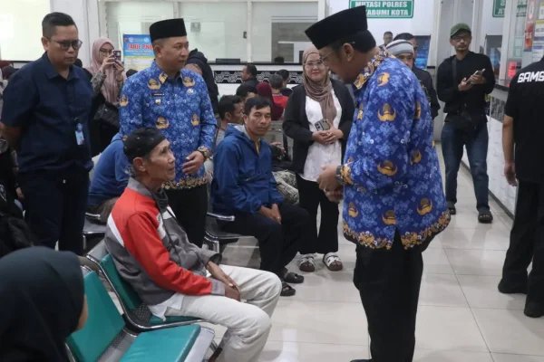 Mendengar Dialog Bupati dengan Warga Soal Bayar Pajak Tanpa KTP di Sukabumi