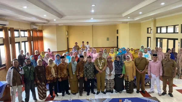 60 Lansia Ikuti Sekolah di Kutawaringin, Camat Terharu Lihat Semangat Peserta