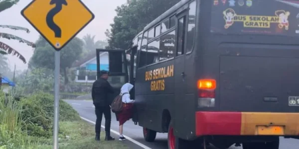 Bus Gratis Brimob Ringankan Langkah Pelajar Tasikmalaya