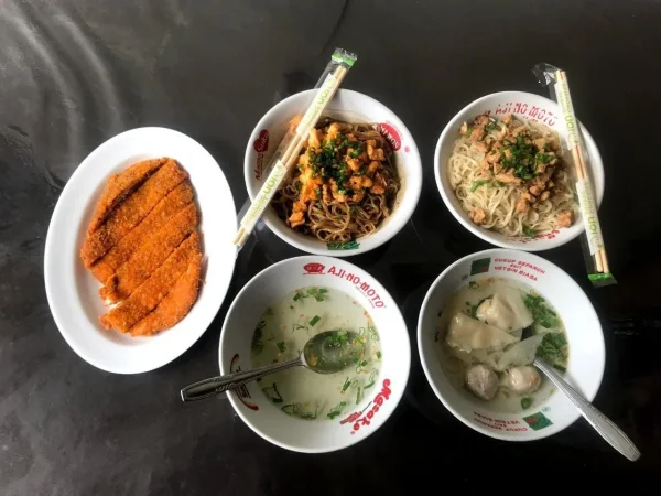 Long Weekend di Bandung, Yuk Menjelajah Lima Kulineran Bakmi Ini!