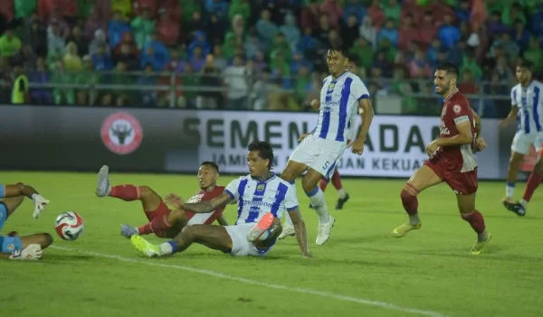 Persib Unggul 1-0 atas Semen Padang di Babak Pertama