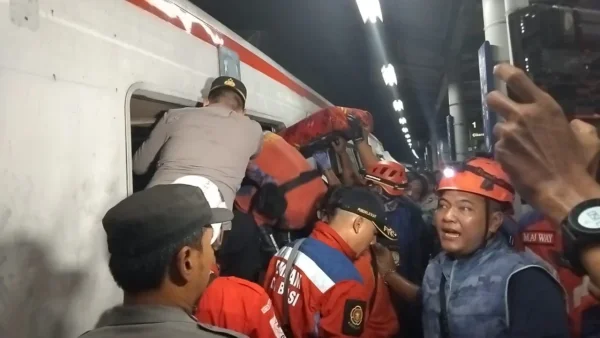 Korban Tewas Tabrakan KRL dan KA di Bekasi Bertambah Jadi 14
