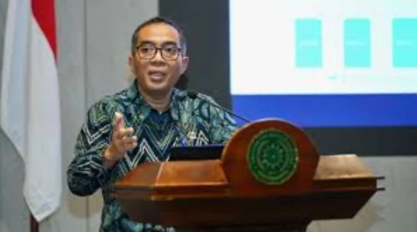 Mendikti Saintek Ungkap Alasan Libatkan TNI dalam Pembekalan LPDP