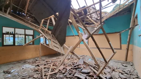 Dua Ruang Kelas Ambruk, SDN Ciganas Sukabumi Masuk Prioritas untuk Dibangun