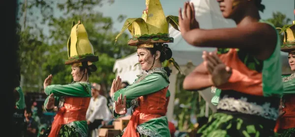 Kirab Budaya dan Peuting Munggaran Warnai Milangkala Tatar Sunda 2026 di Bandung