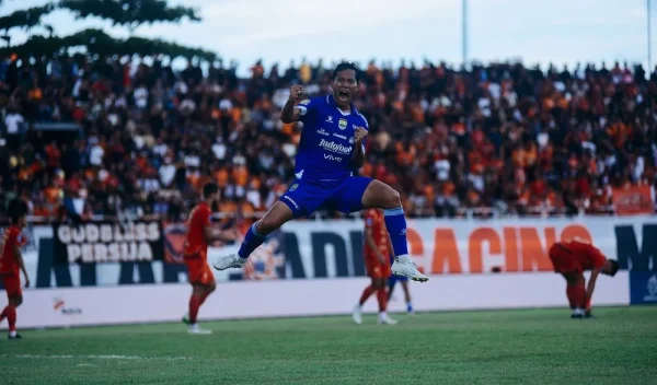 Adam Alis Antar Persib Pertahankan Posisi Puncak Klasemen