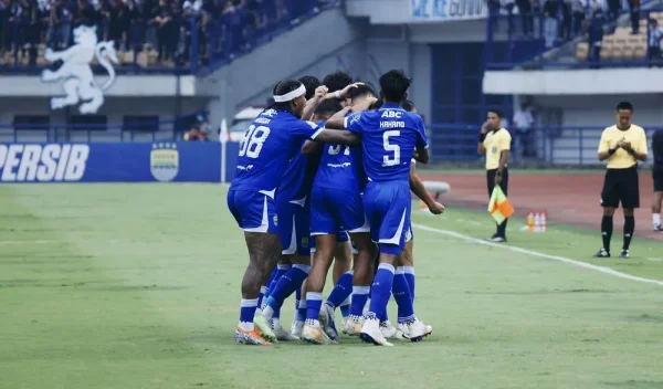Persib Tumbangkan PSIM 1-0, Kokoh di Puncak Klasemen