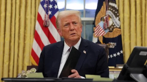 Trump Klaim Akan Kuasai Selat Hormuz dan Kenakan Pungutan 20%