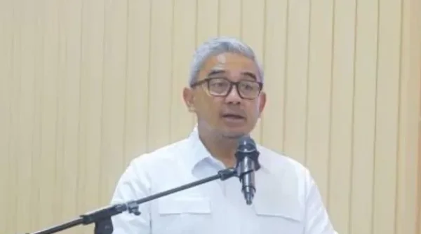 Farhan Larang Pembakaran Sampah di Sekitar Bandara Husein