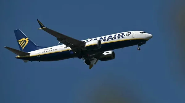 Jendela Pesawat Ryanair Copot Saat Mengudara, Penumpang Panik