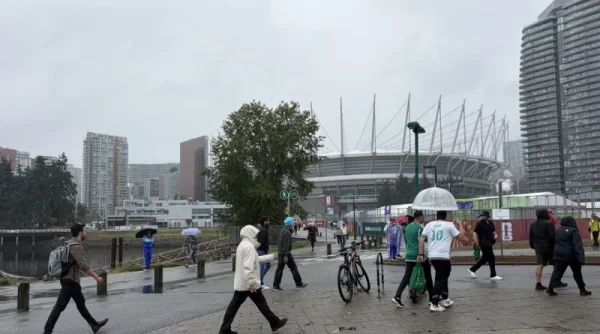 Hujan Iringi Atmosfer BC Place Jelang Laga Aljazair Kontra Swiss