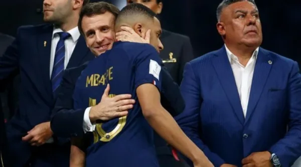 Macron Dukung Mbappe Usai Jadi Sasaran Serangan Rasis