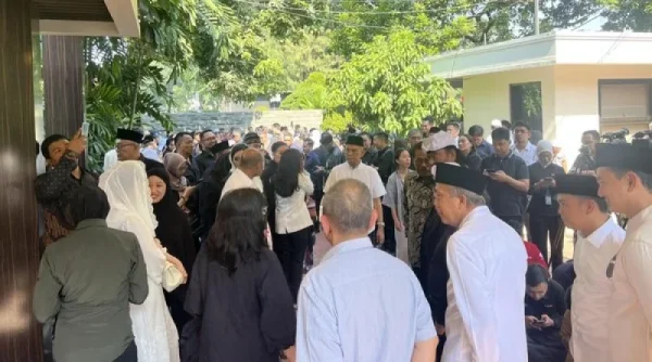 Jokowi Takziah ke Rumah Duka Rachmat Gobel di Jakarta