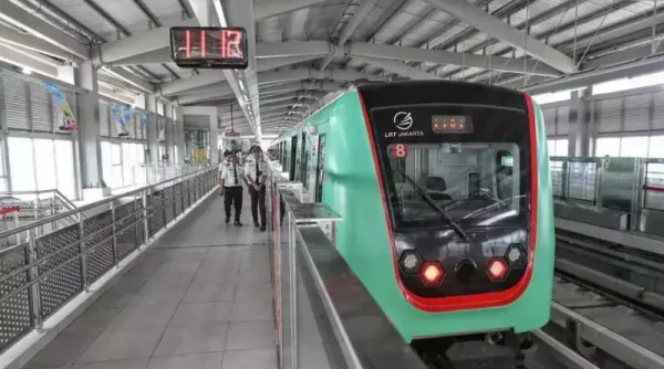 15 Golongan Masyarakat Gratis Naik LRT Kelapa Gading-Manggarai, Siapa Saja?