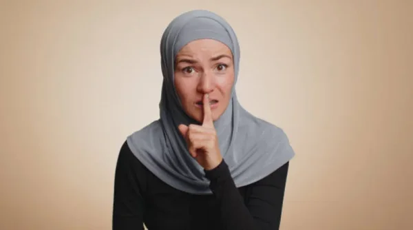KHUTBAH JUMAT | Menjaga Lisan dan Jari dari Ghibah di Era Digital