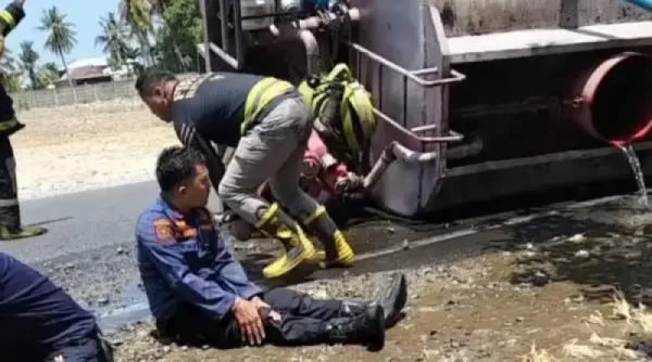 Mobil Damkar Polman Terguling di Jalan Trans-Sulawesi, 8 Personel Luka