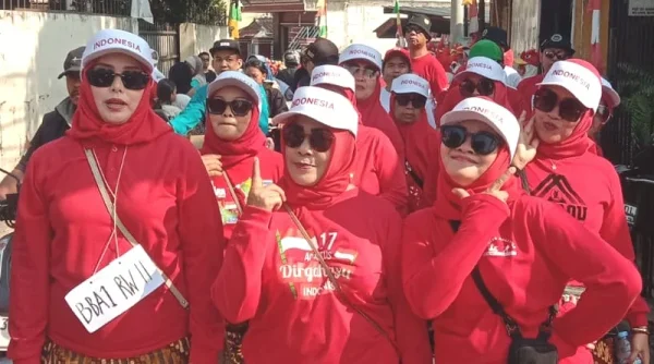 Gerak Jalan Meriahkan HUT RI ke-81, Warga Jelekong Tunjukkan Semangat Kebersamaan