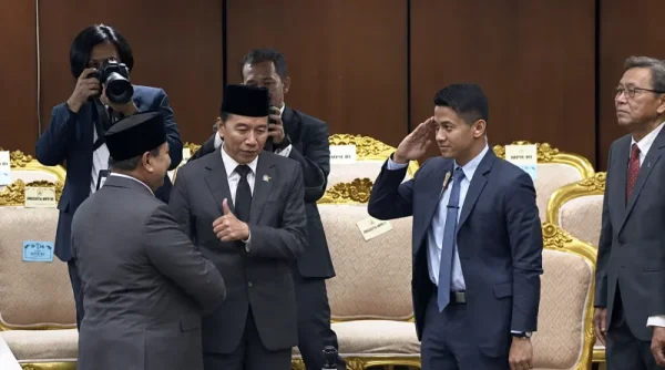 Jokowi Beri Acungan Jempol Usai Pidato Kenegaraan Prabowo
