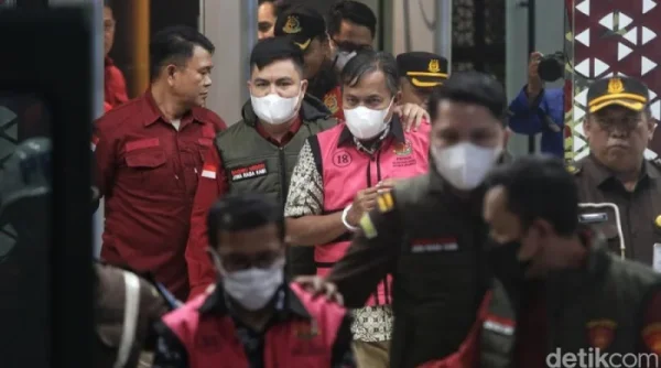Kejagung Tahan Dua Pegawai Pajak Tersangka Manipulasi Ekspor Pulp PT TPL
