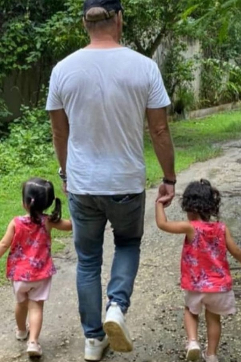 Paul dan dua putri kembarnya. /visi.news/ist