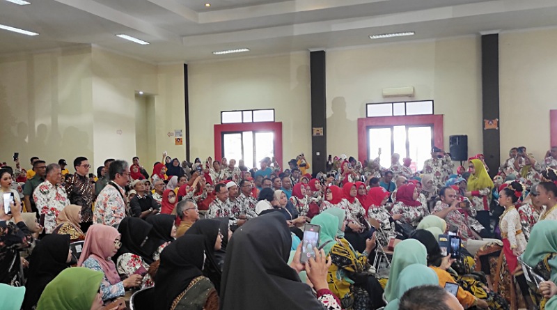 Kemeriahan acar Puncak Hari Koperasi ke-77 tingkat Jawa Barat di Gedung Senbik, Kota Bandung, Rabu (31/7/2024). /visi.news/ist
